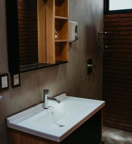 استودیوی استاندارد, Larimar Gallery Y Hotel Boutique