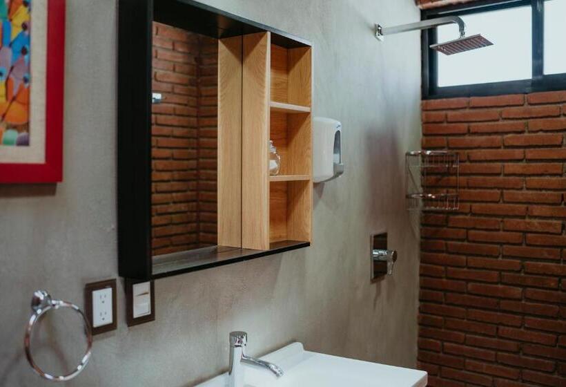 استودیوی استاندارد, Larimar Gallery Y Hotel Boutique