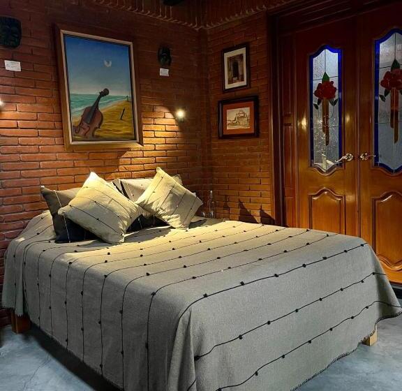 استودیوی استاندارد, Larimar Gallery Y Hotel Boutique