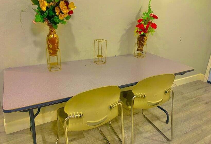 خانه 1 خوابه, Stop Inn Stay Hostel