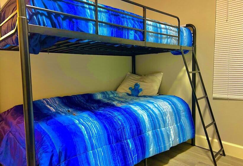 خانه 1 خوابه, Stop Inn Stay Hostel