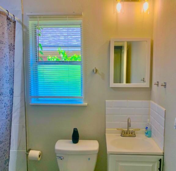 خانه 1 خوابه, Stop Inn Stay Hostel