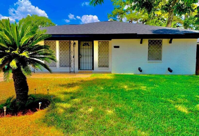 خانه 1 خوابه, Stop Inn Stay Hostel