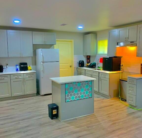 اتاق استاندارد چهار تخته, Stop Inn Stay Hostel