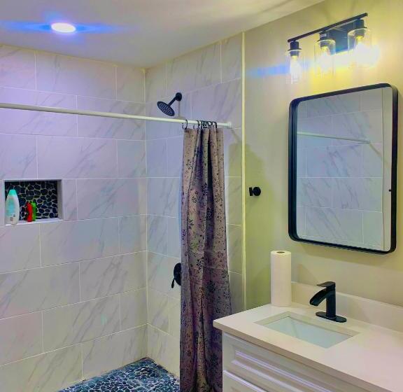 اتاق استاندارد چهار تخته, Stop Inn Stay Hostel