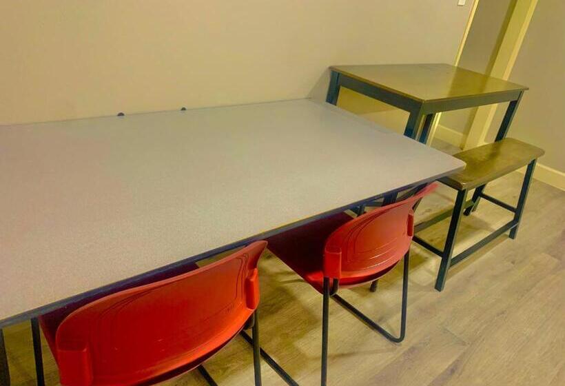 スタンダード４人部屋, Stop Inn Stay Hostel