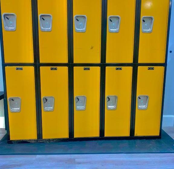 اتاق استاندارد چهار تخته, Stop Inn Stay Hostel