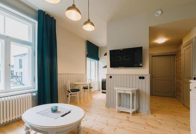 اتاق پریمیوم چهارنفره, Villa Fannyhof