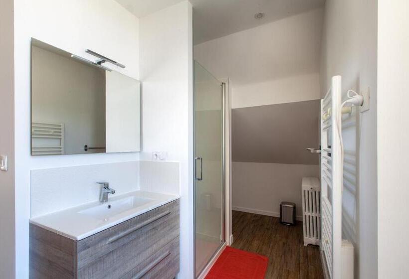 منزل غرفة نوم واحدة, Confidences Escale à Brissac