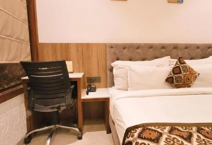 Deluxe Room, Blessings
