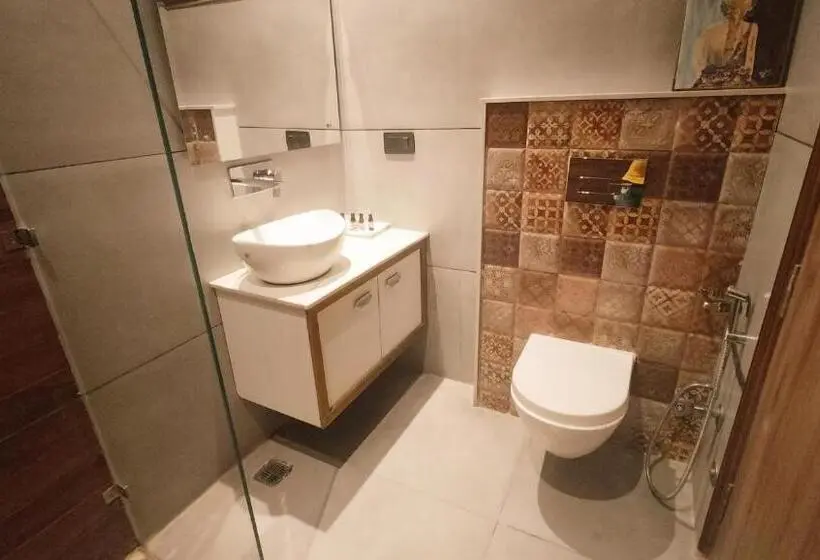 Deluxe Room, Blessings