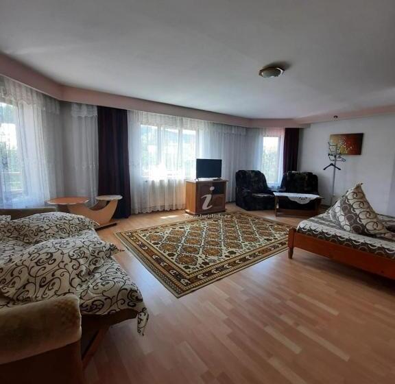 Habitación Triple Estándar, Casa Dany