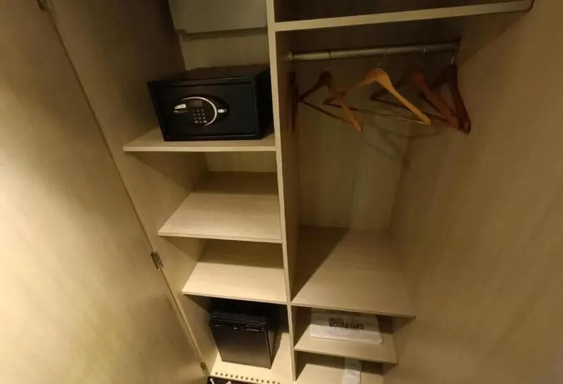 デラックスルーム, Boulevard By Design Hotel Chennai