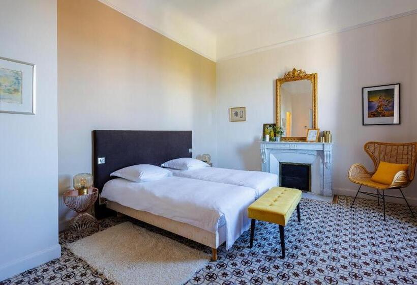 غرفة قياسية, La Passerelle Du Canal