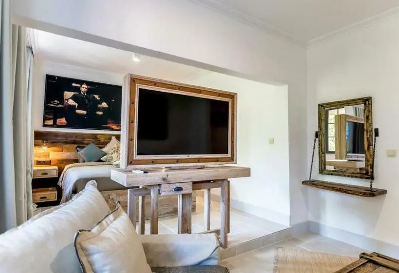 اتاق لوکس, Castro Mesembria Boutique