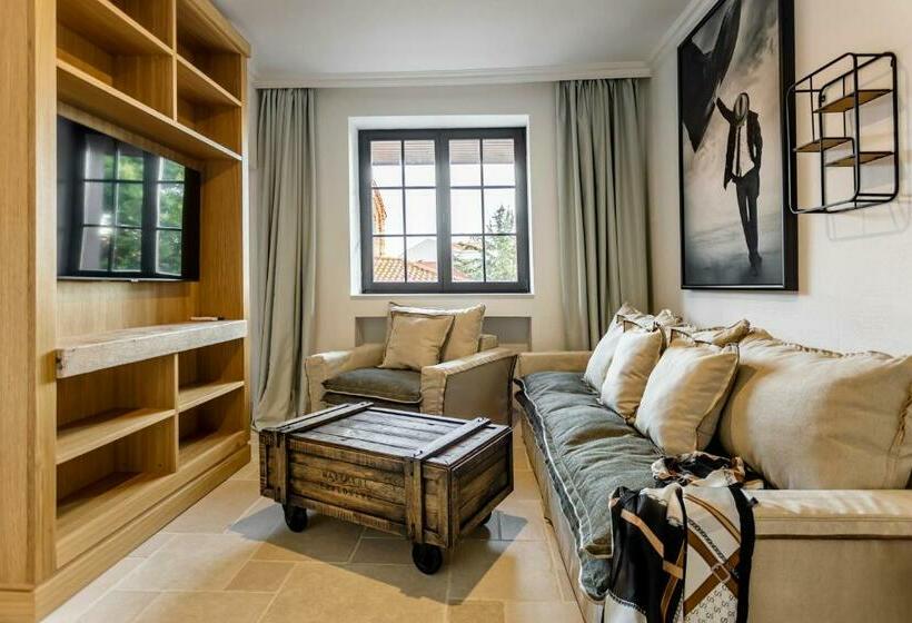 스탠다드 스튜디오, Castro Mesembria Boutique