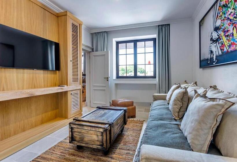 스탠다드 스튜디오, Castro Mesembria Boutique