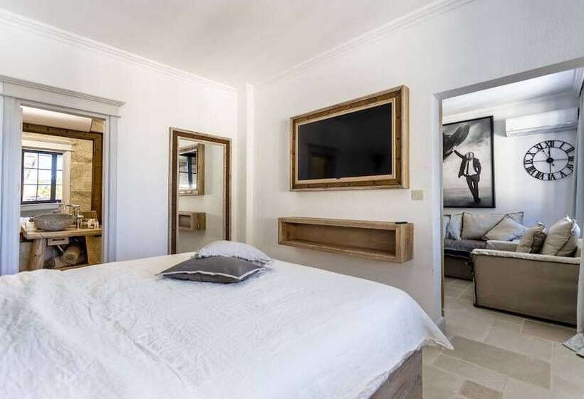 스탠다드 스튜디오, Castro Mesembria Boutique