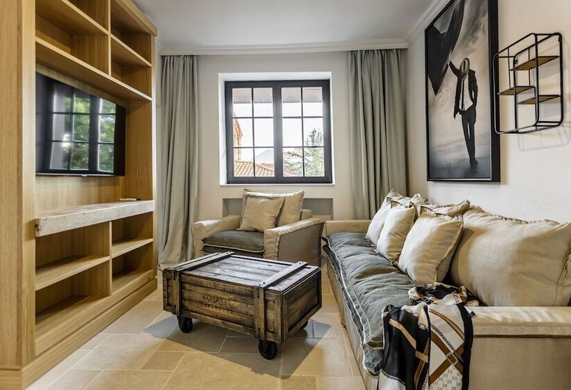 Студия Стандарт, Castro Mesembria Boutique
