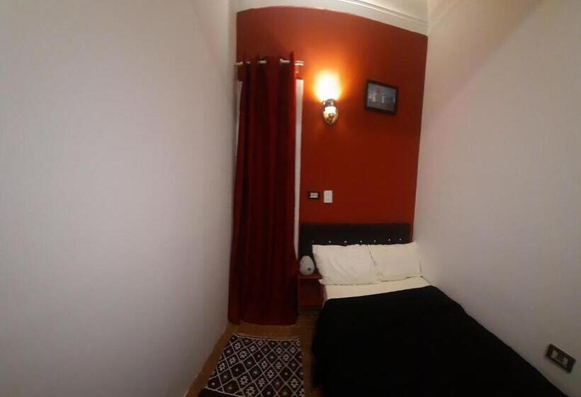 اتاق یک تخته با تراس, Happy Life Hostel