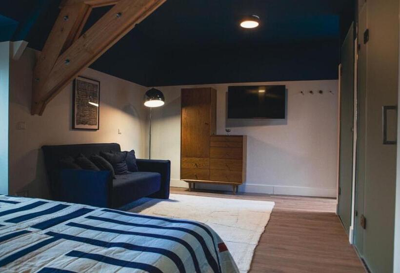 Quarto superior, Café Koophandel