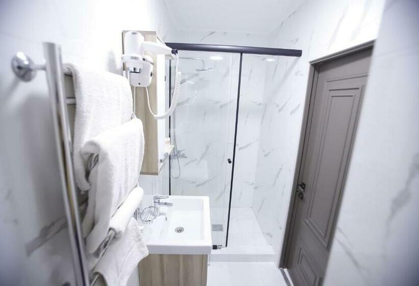 اتاق اکونومی, Khan Palace