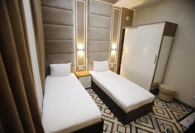 اتاق اکونومی, Khan Palace