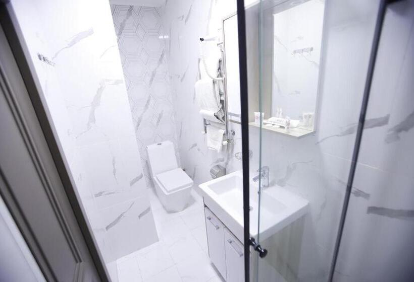 اتاق اکونومی, Khan Palace