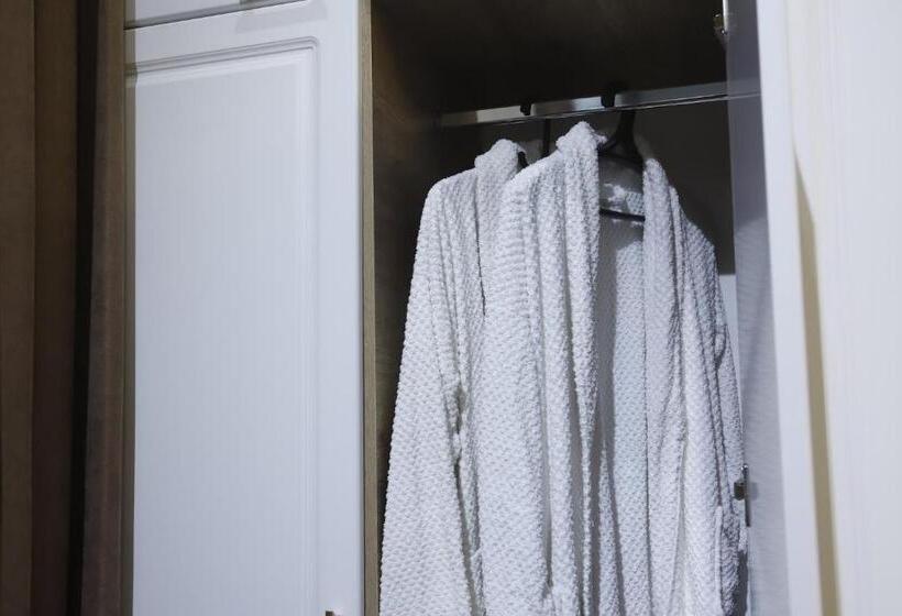 سوییت, Khan Palace