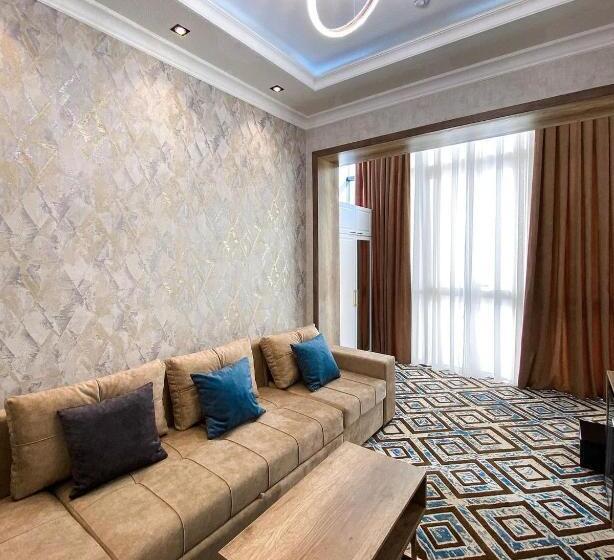 سوییت, Khan Palace