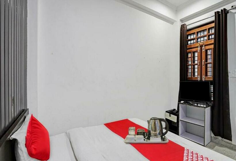 اتاق کلاسیک سه تخته, Flagship Visitor Guest House