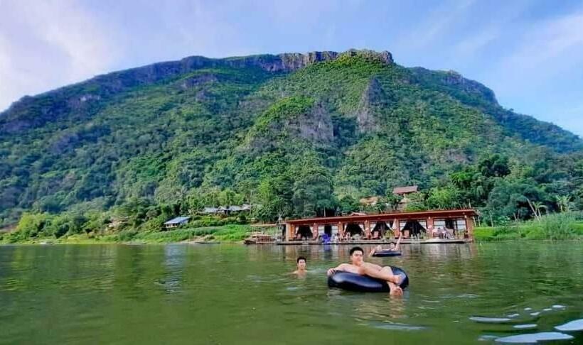 غرفة قياسية, Ou River House