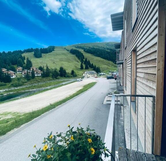 غرفة قياسية مزوَّدة بشُرفة, Koralpe