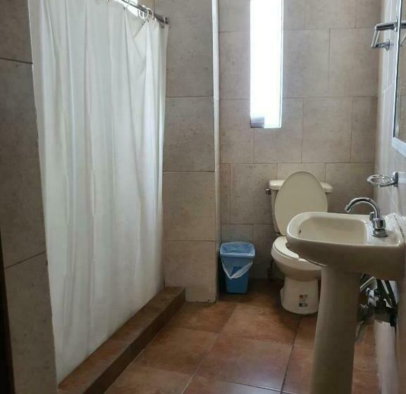 חדר משפחתי, Plaza