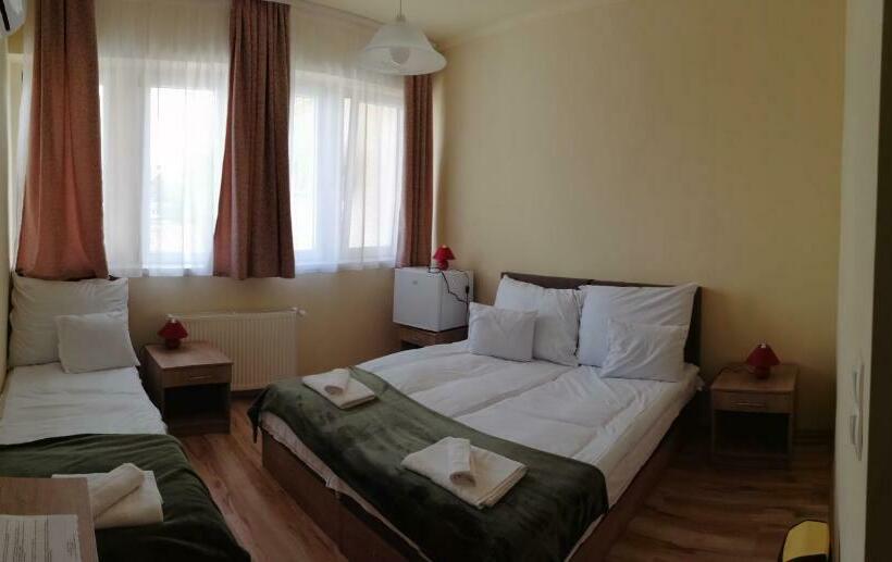 Номер Стандарт Трехместный, Bacchus Vendégház