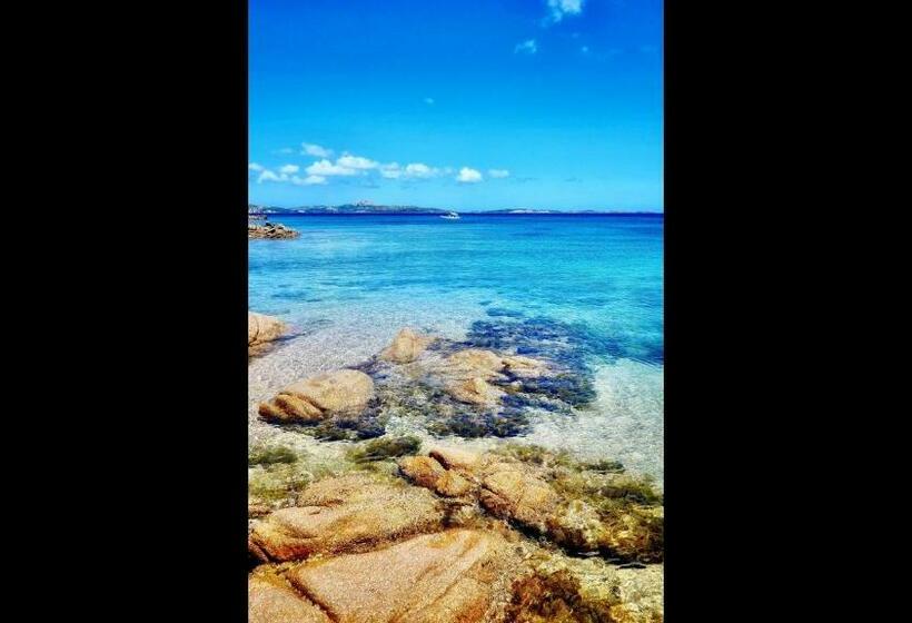 اتاق استاندارد سه نفره, Room In Guest Room Super Comfort Room In Sardinia Italy