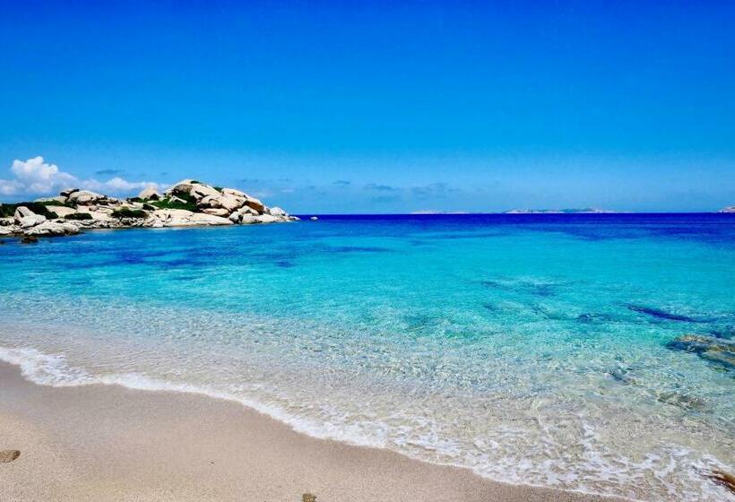 اتاق استاندارد سه نفره, Room In Guest Room Super Comfort Room In Sardinia Italy