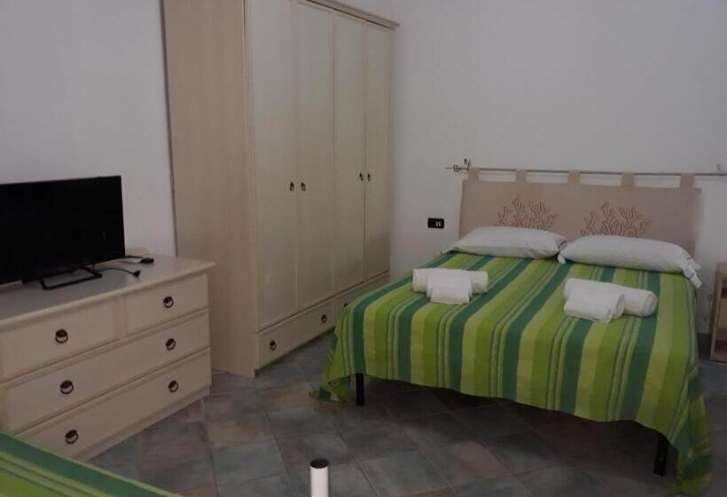 اتاق استاندارد سه نفره, Room In Guest Room Super Comfort Room In Sardinia Italy