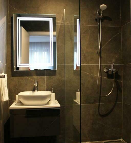 اتاق لوکس, Credo