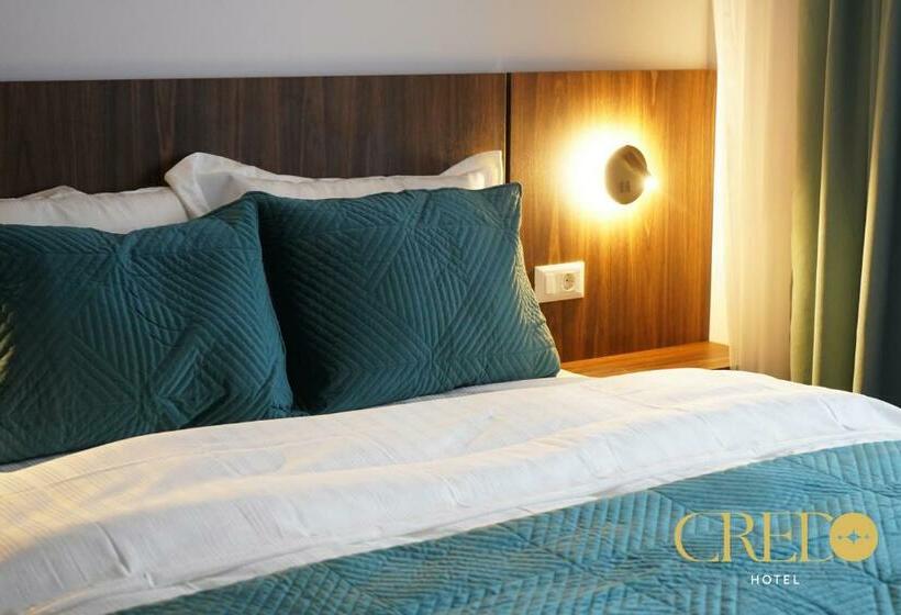 اتاق لوکس, Credo