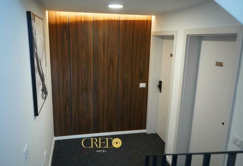 اتاق لوکس, Credo