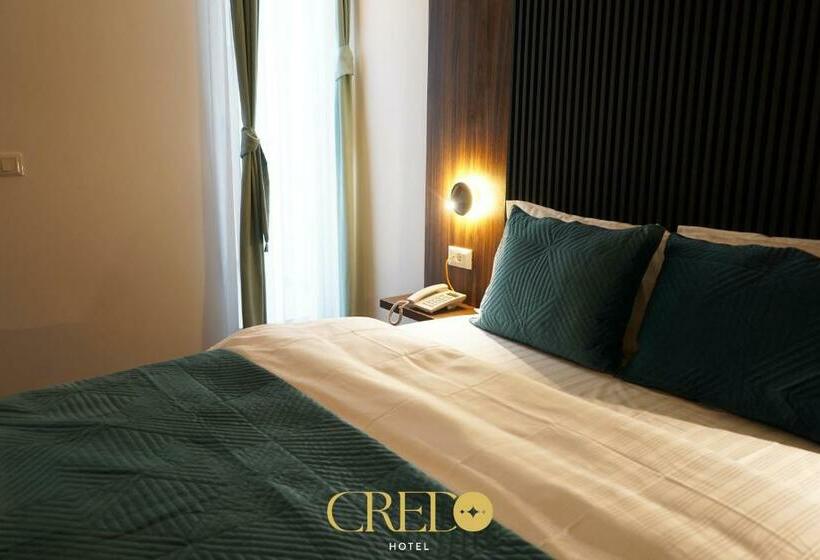 اتاق لوکس, Credo