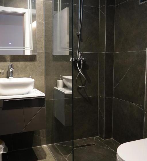 اتاق لوکس, Credo