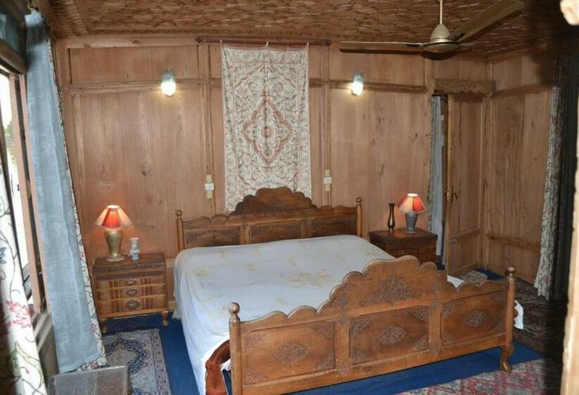 Quarto Triplo Superior, Palace Heights