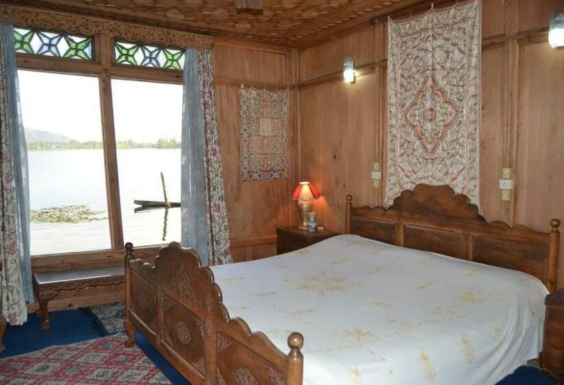 Quarto Triplo Superior, Palace Heights