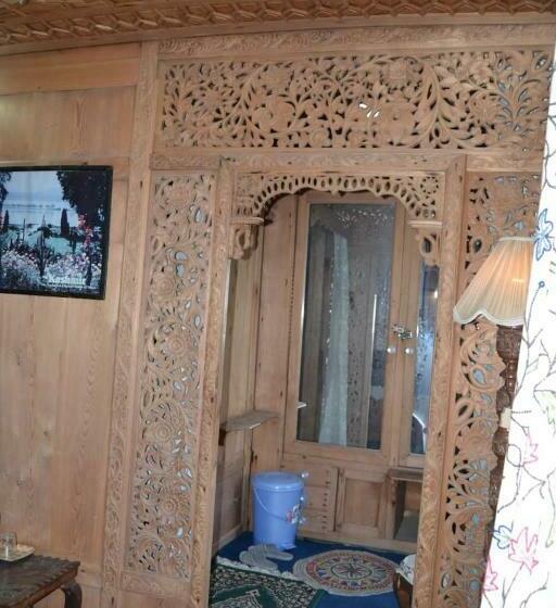 اتاق سوپریور سه تخته, Palace Heights