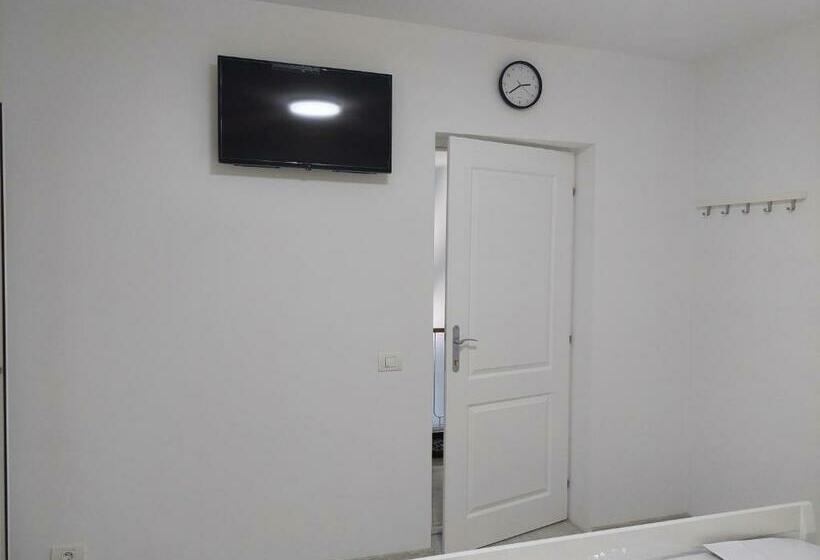 Номер Стандарт, Vila De Pe Lac Amara