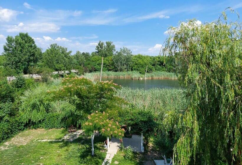 Семейный Номер, Vila De Pe Lac Amara