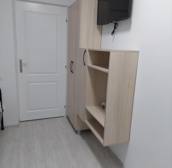 Номер Стандарт, Vila De Pe Lac Amara