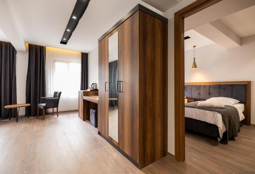 Camera Familiare Vista Montagna, Türkler Suite